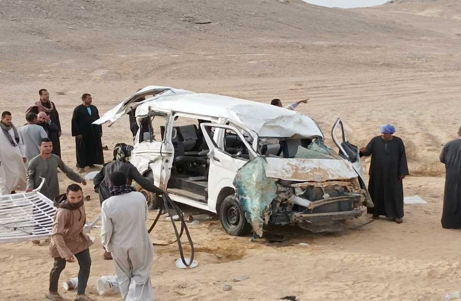 عاجل .. إصابة أكثر من 16 شخص في حادث انقلاب على الطريق الصحراوي الغربي