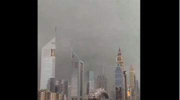 مفيش نهار.. شاهد تطوارت حالة الطقس الآن في الإمارات بسبب العاصفة الجوية