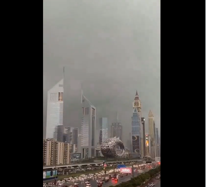 مفيش نهار.. شاهد تطوارت حالة الطقس الآن في الإمارات بسبب العاصفة الجوية