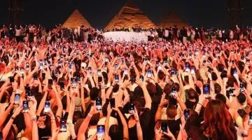 أول تعليق من السياحة على حفل الأهرامات : منقدرش نتحكم في الملابس