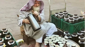 من هو الحاج أبو السباع؟ .. خدم زوار المدينة المنورة لمدة 40 سنة بالمجان