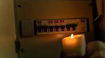 عاجل ولأجل غير معلوم .. قطع الكهرباء عن عدد من مناطق مدينة العبور